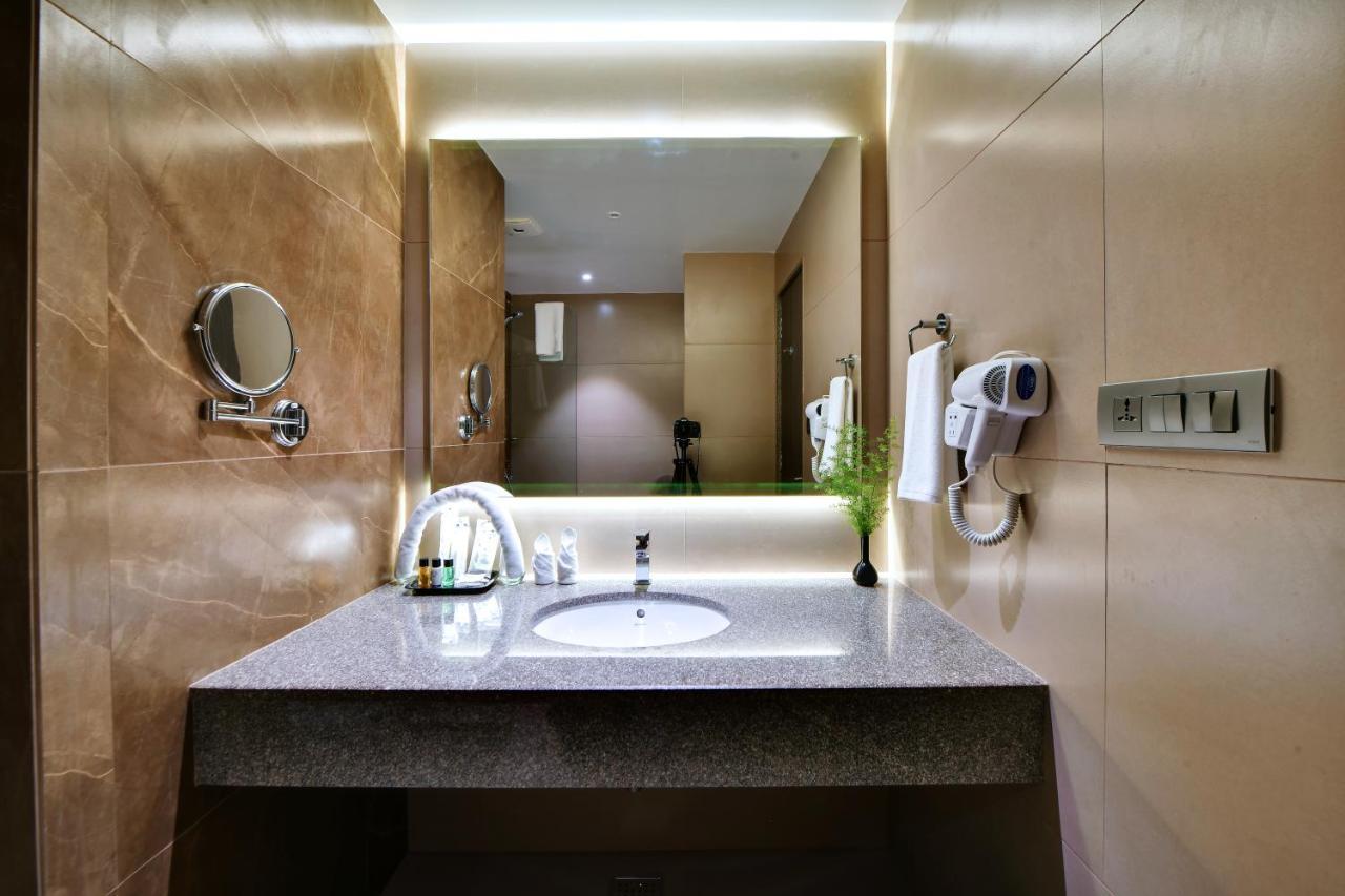 Click Hotel Pithampur Mhow Екстер'єр фото