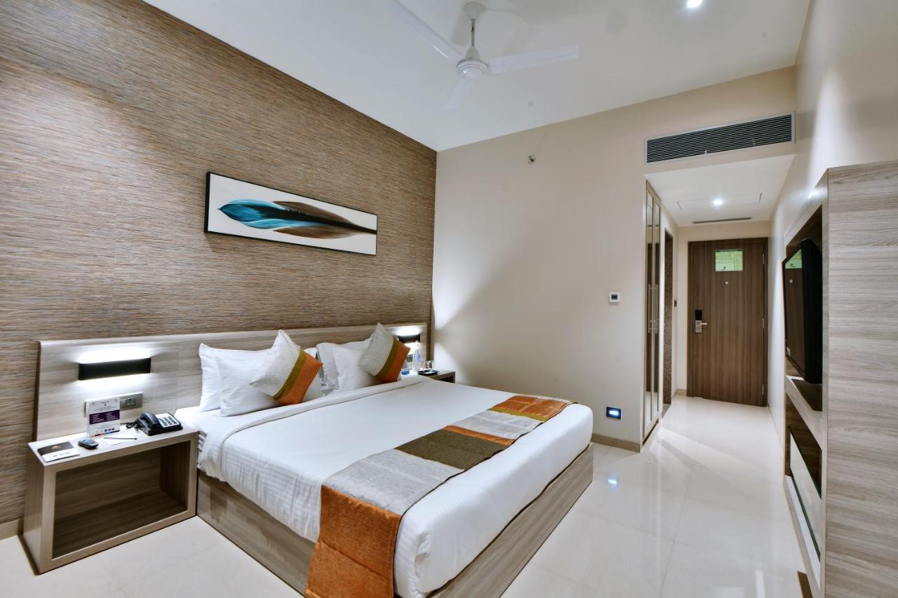 Click Hotel Pithampur Mhow Екстер'єр фото