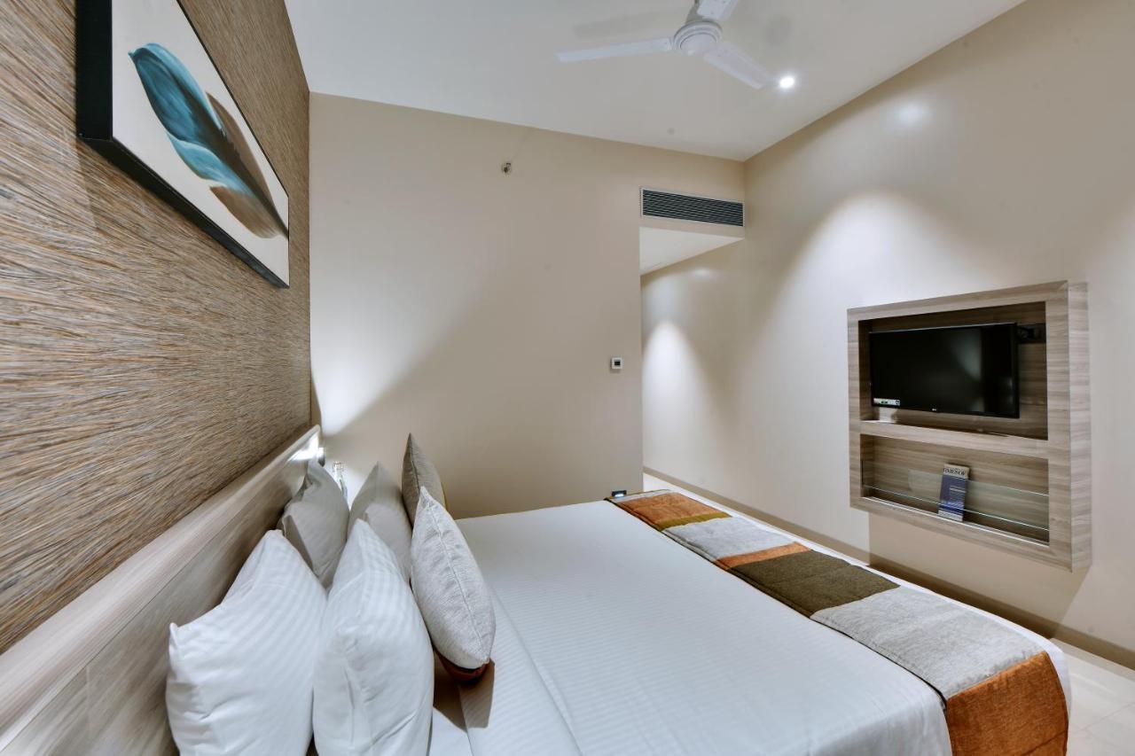 Click Hotel Pithampur Mhow Екстер'єр фото