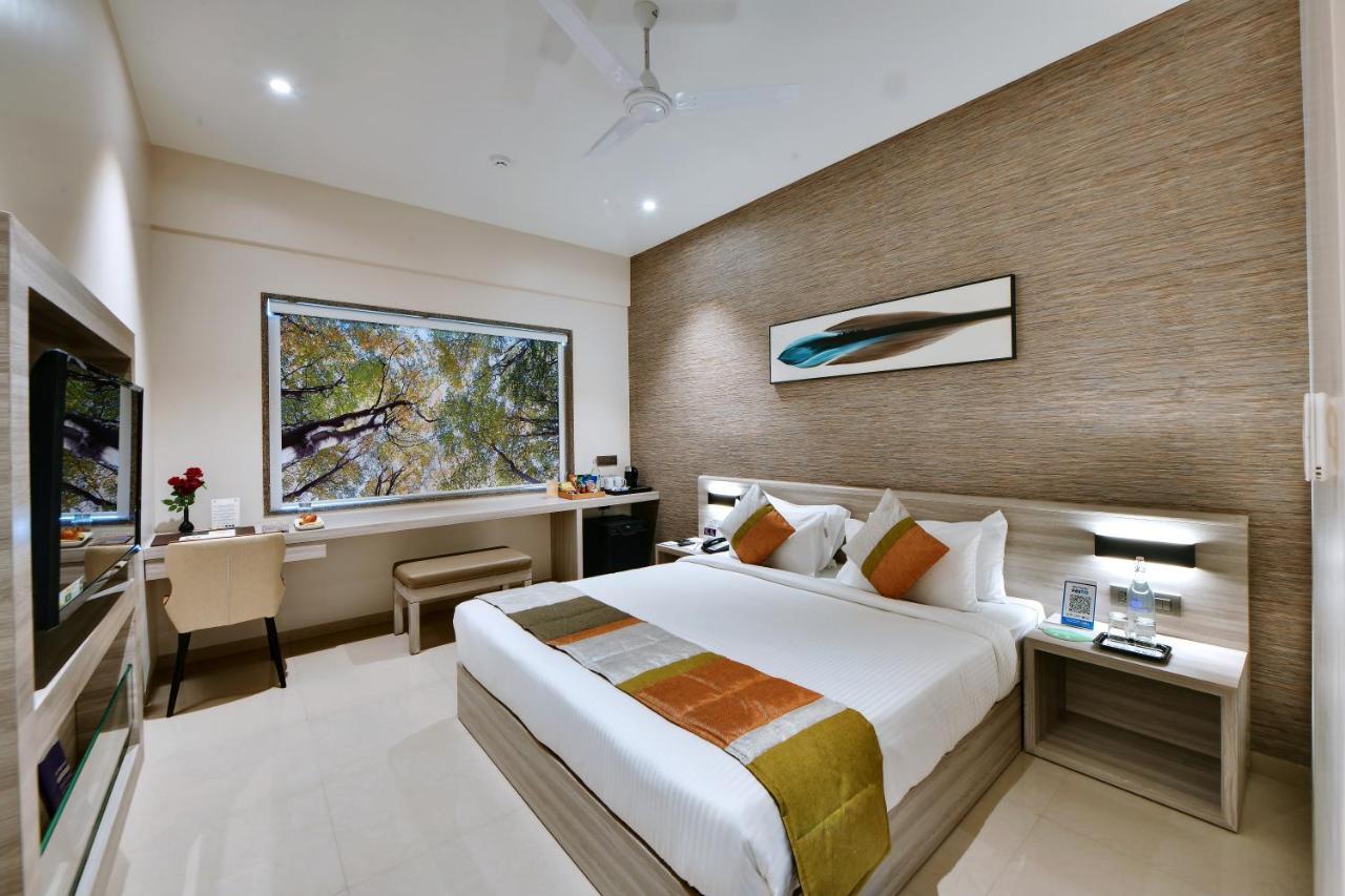Click Hotel Pithampur Mhow Екстер'єр фото
